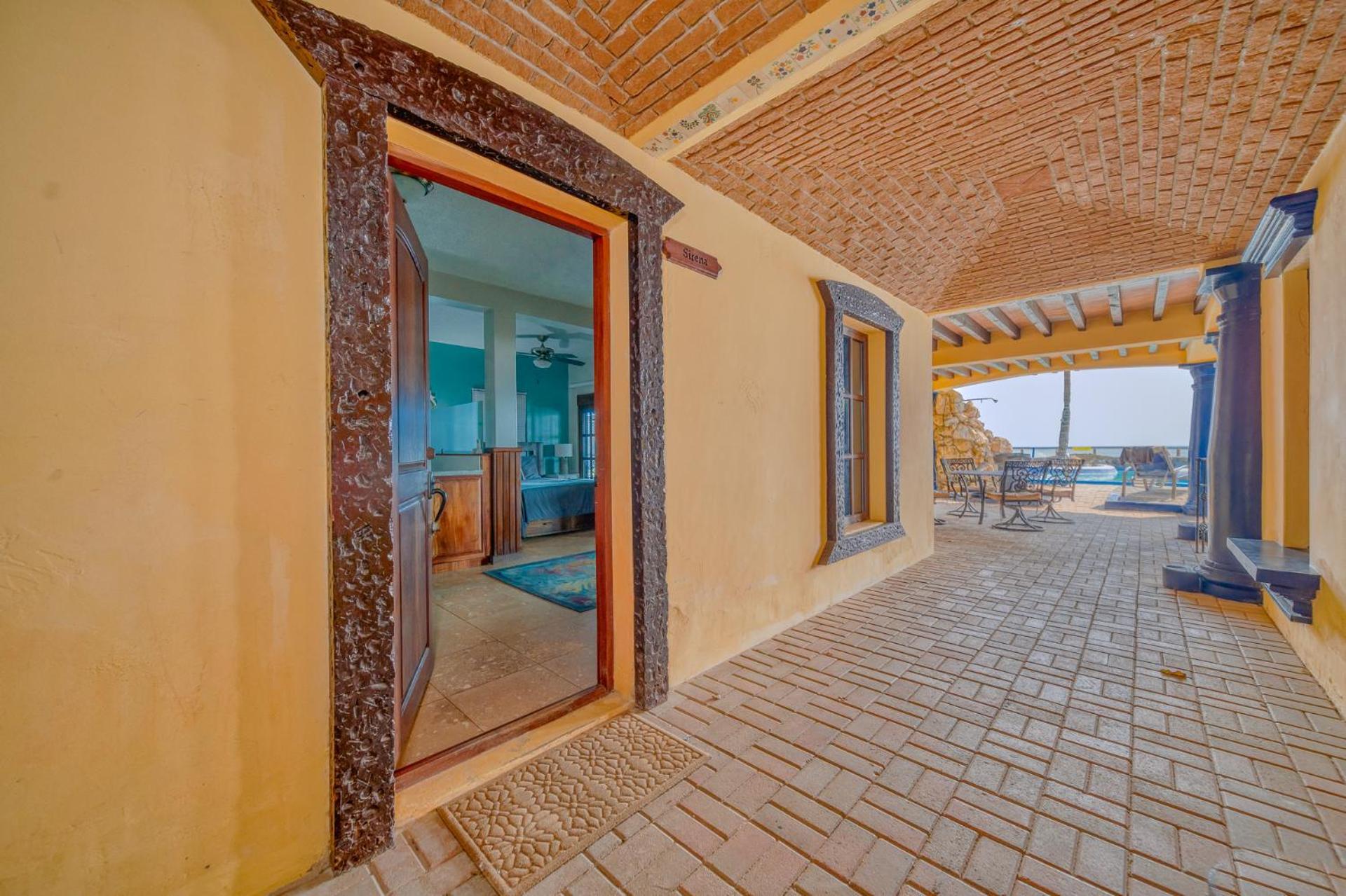 Caribe Tesoro Hotel West Bay Exterior photo