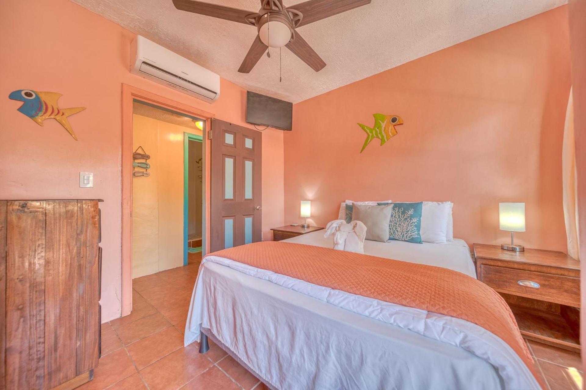 Caribe Tesoro Hotel West Bay Exterior photo