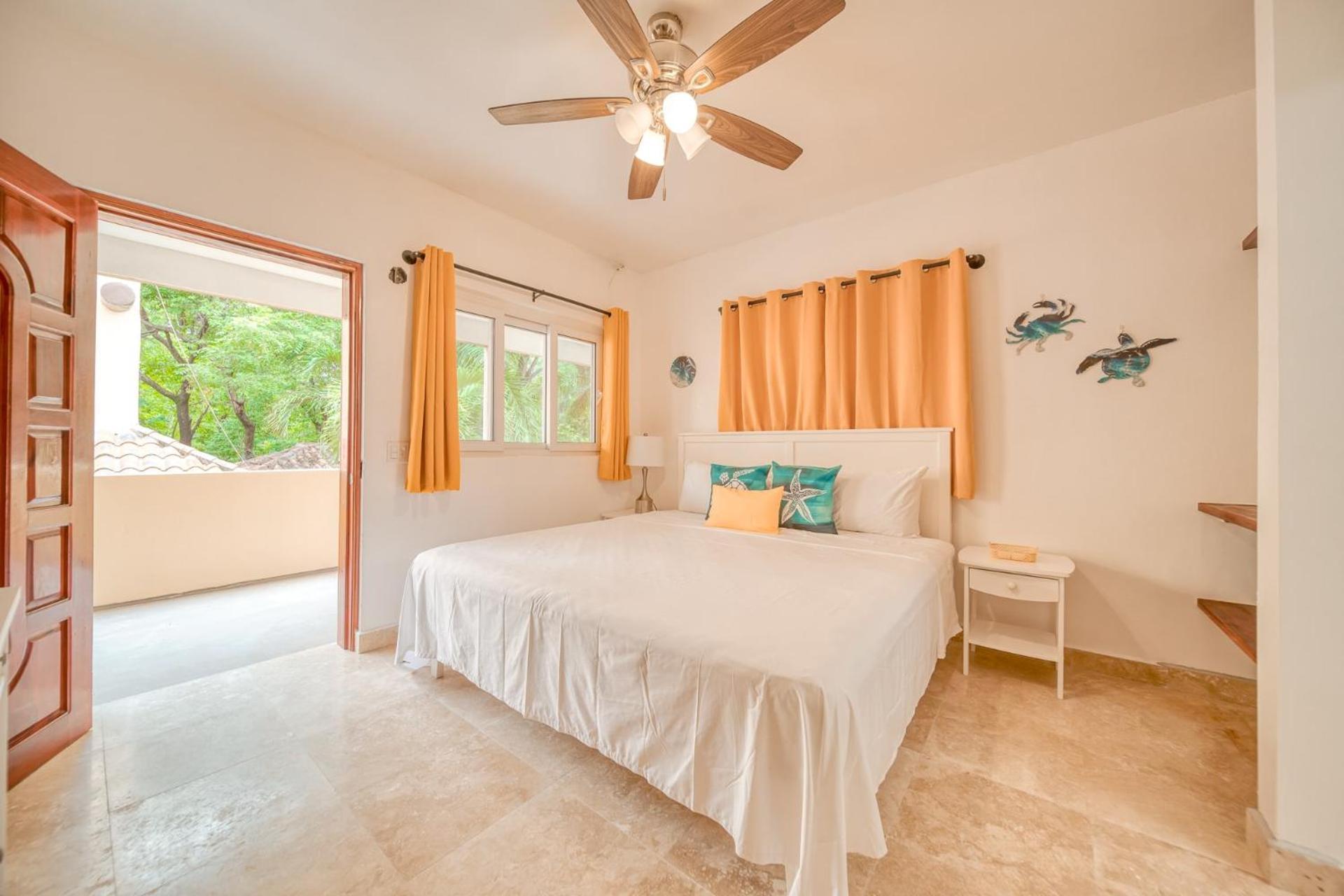 Caribe Tesoro Hotel West Bay Exterior photo